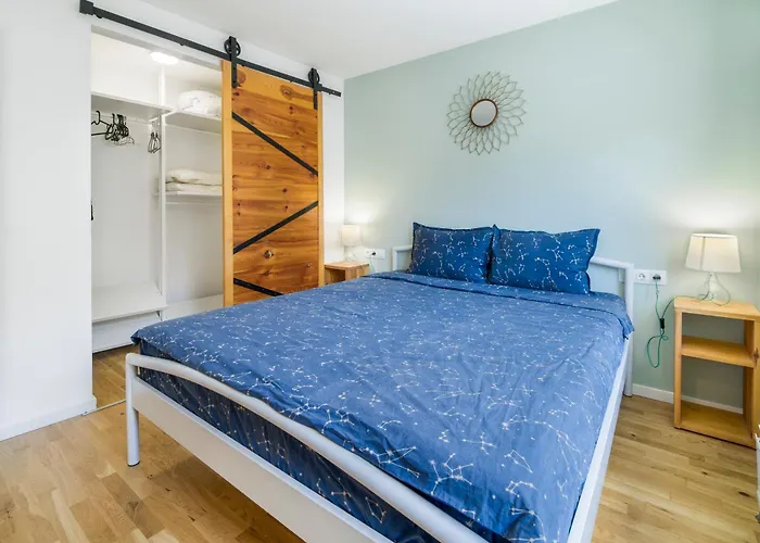 Charming Downtown With Unique Terrace Lejlighed