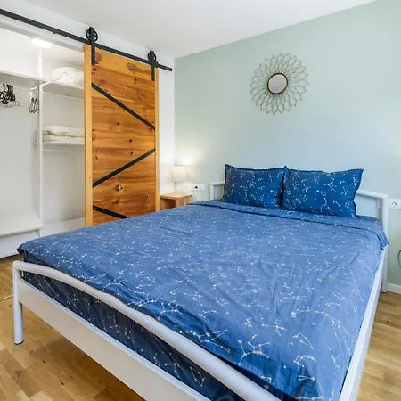 Charming Downtown With Unique Terrace Apartment